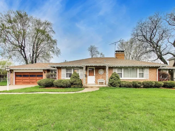 8012 Davis St, Niles, IL 60714