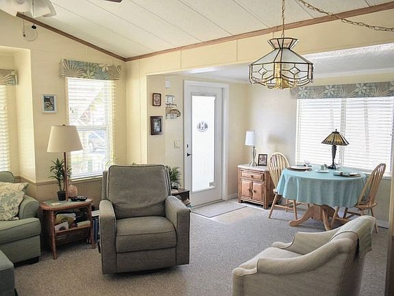 3rd image of 296 Bainbridge Dr