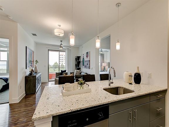 4th image of 2500 Summer Lee Dr #4158637