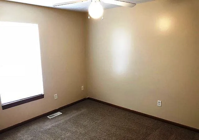 3411 Bohmer Dr — Photo 9