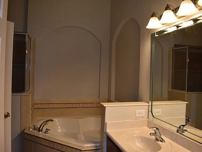 2415 Sabastian St — Photo 16