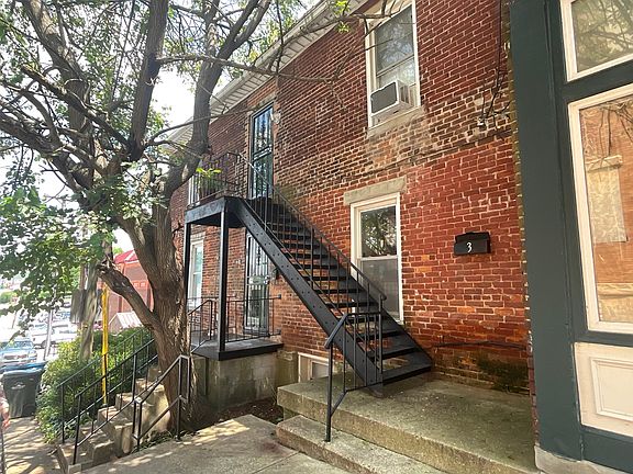 4th image of 127 N Court St