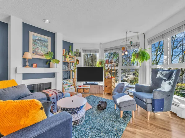 7055 Wilma St #210, Burnaby, BC V5E 4B1