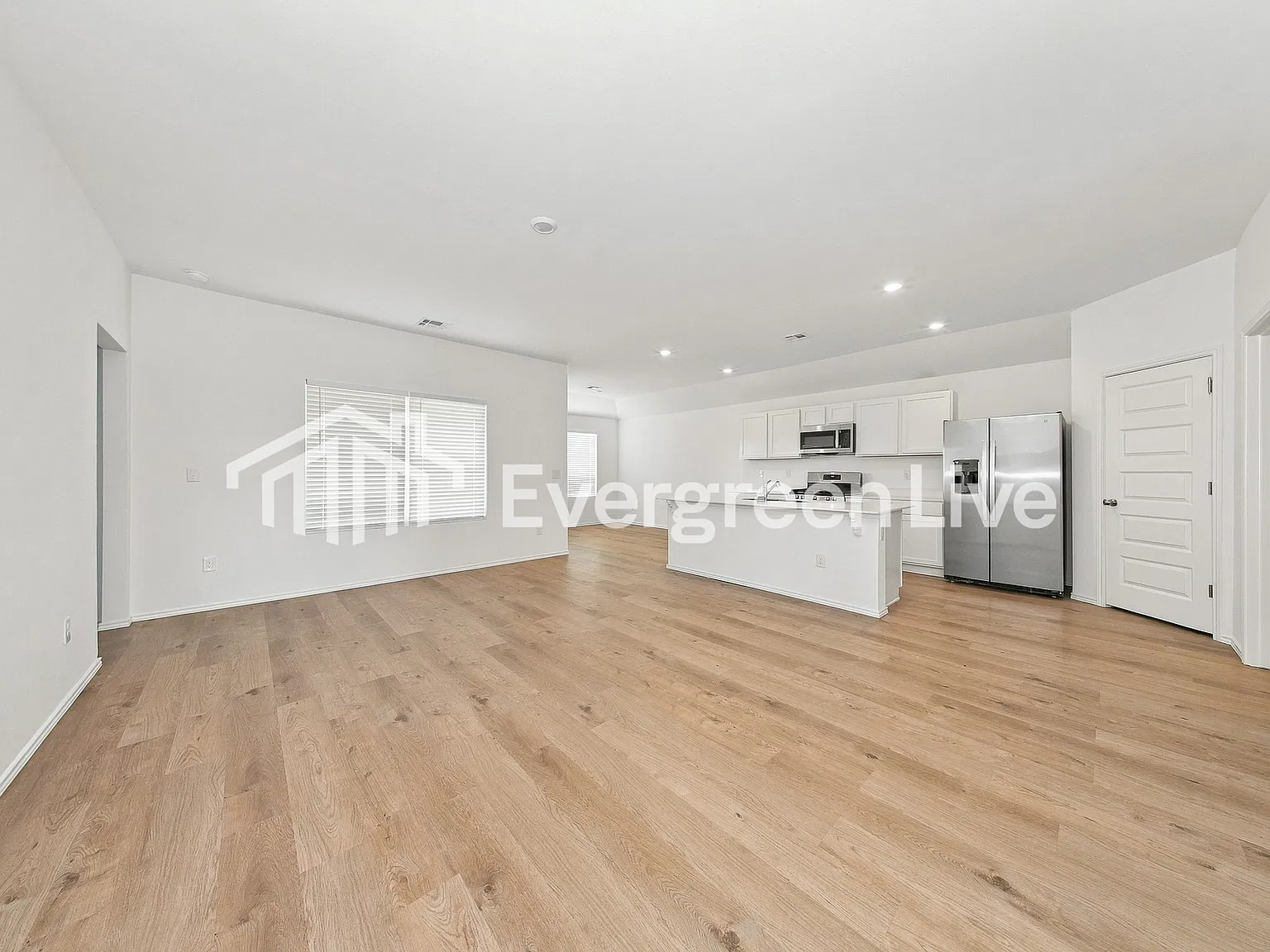 4 bed, 2.0 bath, 1613 sqft, $1,695 — Photo 3