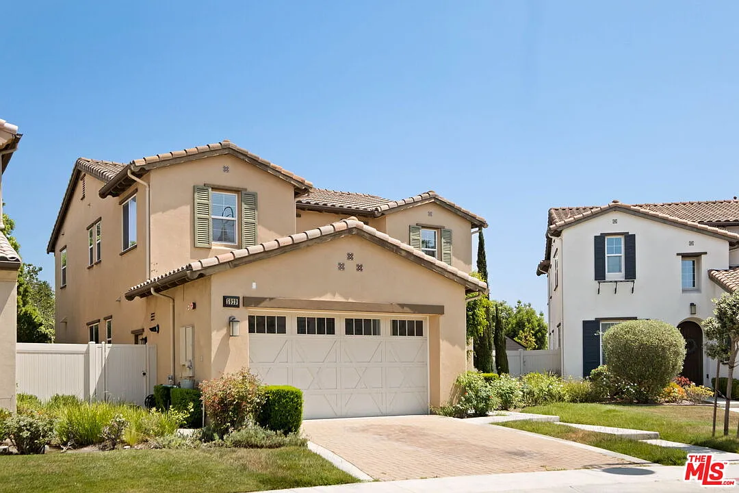 4 bed, 3.0 bath, 2844 sqft, $9,995 — Photo 2