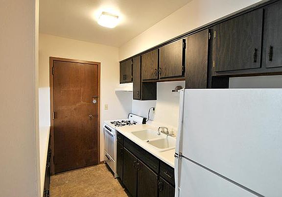 3rd image of 2497 N Oakland Ave #106