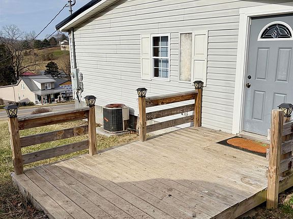 3rd image of 13 Southgate Dr