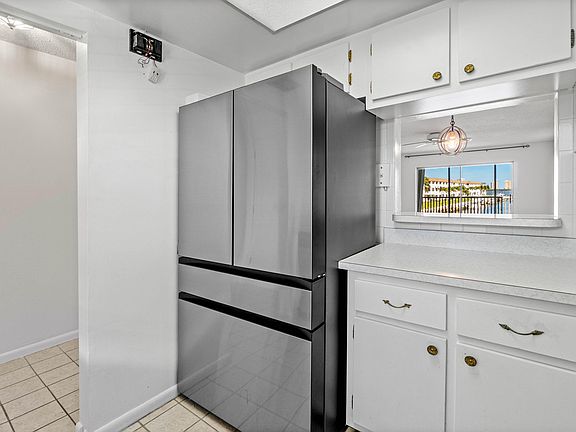 5th image of 236 Castlewood Drive #208