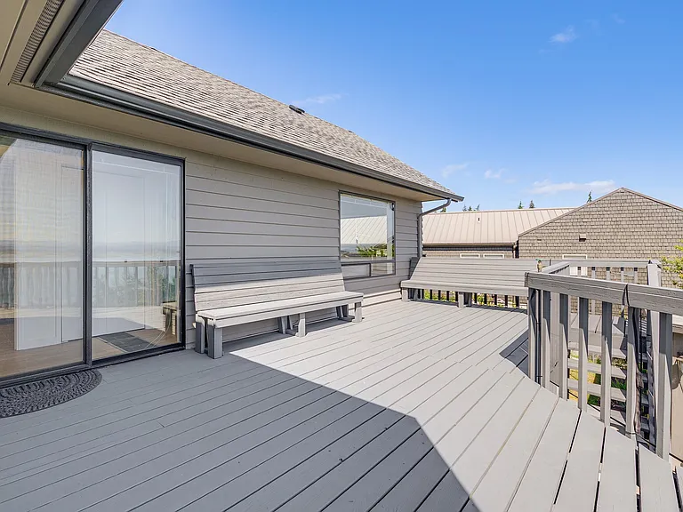 1395 Crestview Dr — Photo 32