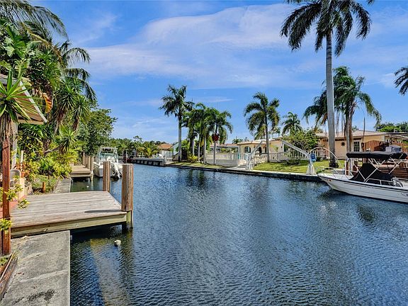 3rd image of 4424 SW 27th Avenue