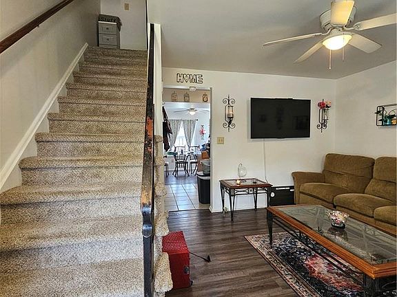 3rd image of 4530 Greenwood Dr