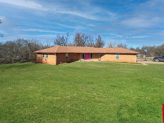 2nd image of 121 Oakwood Dr