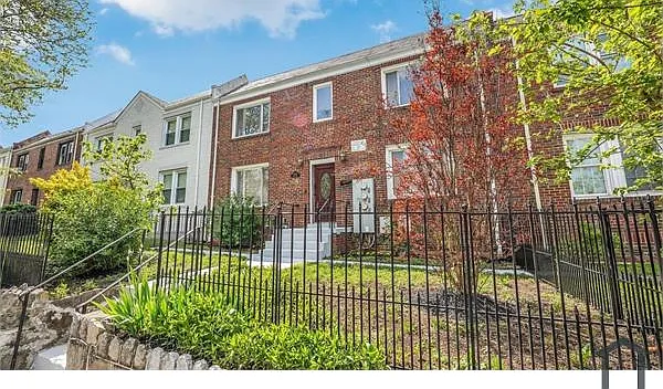 3 bed, 1600 sqft, $5,301 — Photo 4