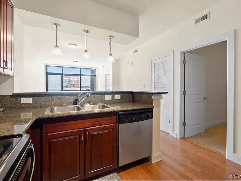 1333 W Broad St #414 — Photo 5
