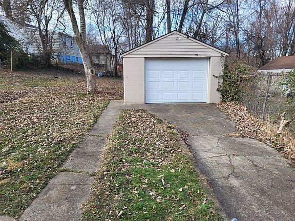 2nd image of 4418 Lonsdale Ave