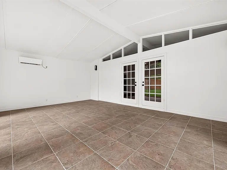 5422 Hummingbird St — Photo 37
