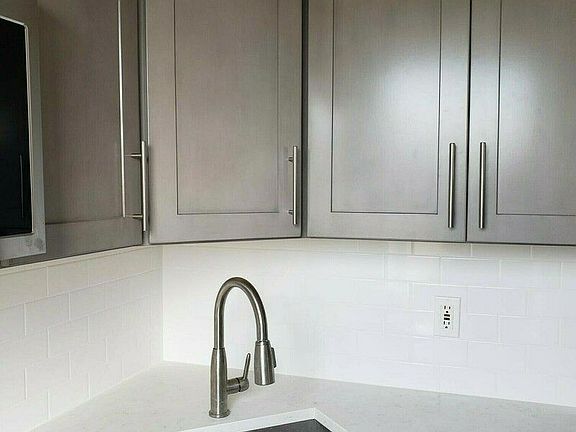 2nd image of 275 Carroll St Floor 3