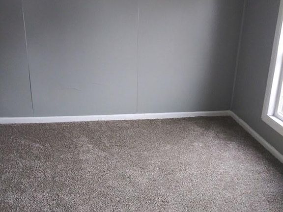 3rd image of 2050 W 104th St
