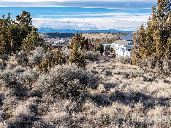 2nd image of 362 SE Wildflower Dr