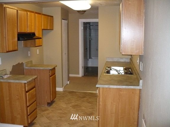 4th image of 16817 Larch Way #B105