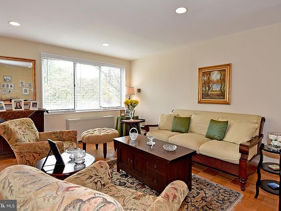 4th image of 10201 Grosvenor Pl APT 314