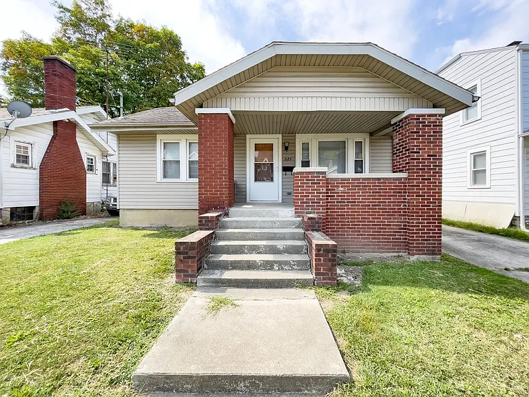 225 S College Ave — Photo 31