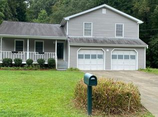 624 Hunters Cove Ln, Loganville, GA 30052