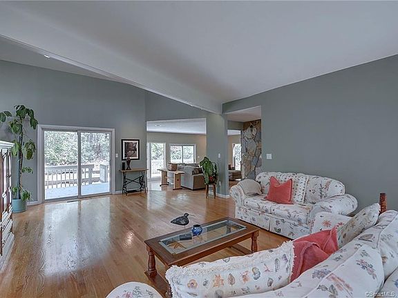 2nd image of 70 Grandview Dr