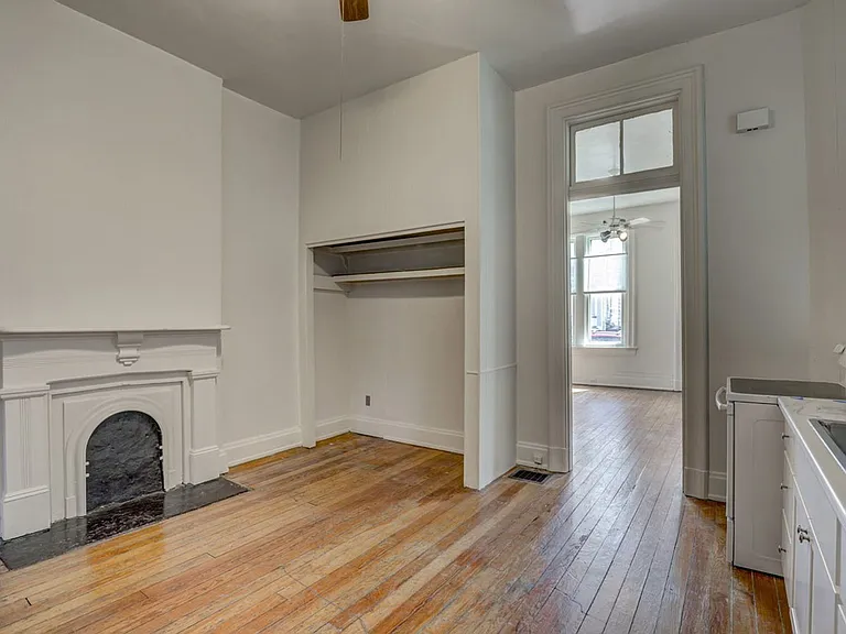 2235 Victor St #1B — Photo 9