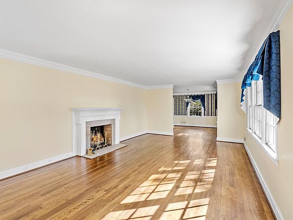 4th image of 17 Balentine Dr