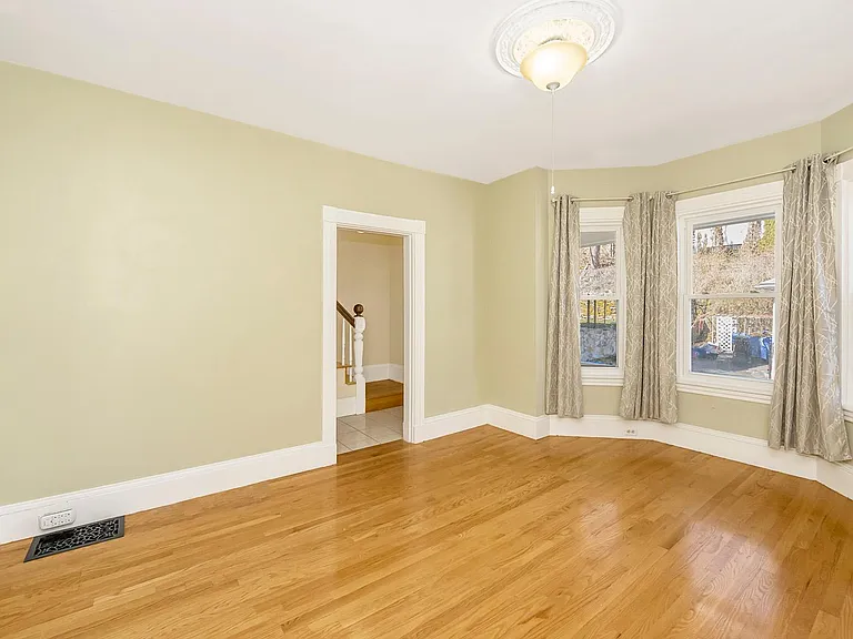 16 Oak Grove Ter — Photo 7