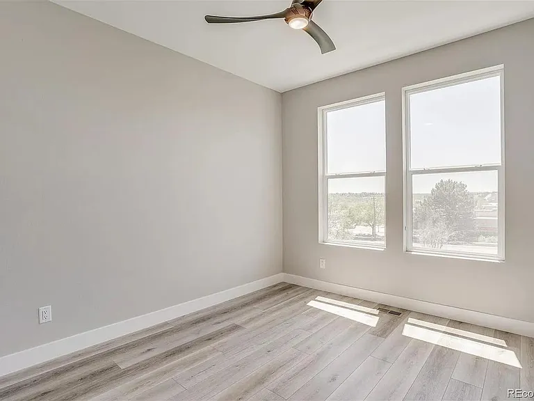 6009 Benton St — Photo 11