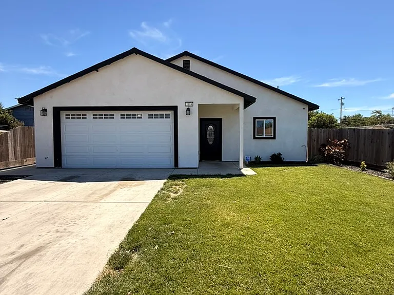 2114 Beachwood Dr — Photo 1
