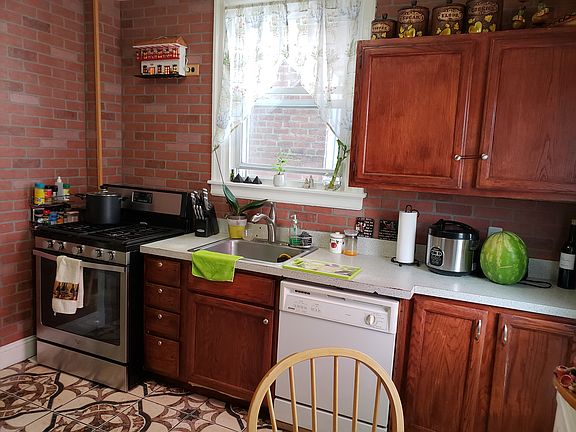 5th image of 4759 Oakmont St