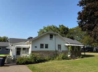 404 Jefferson St, Wapello, IA 52653