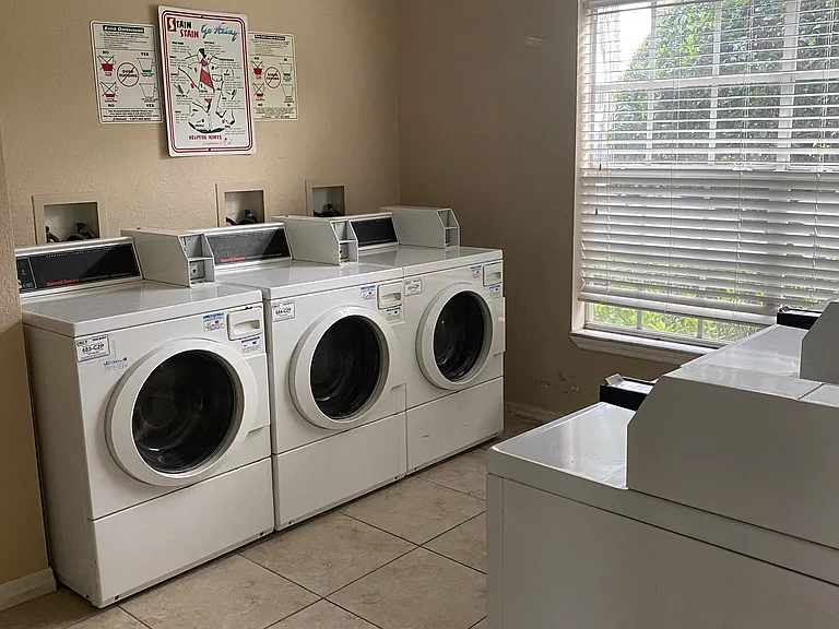 Waterford Pointe Apartments — Photo 17