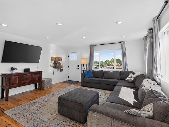 4th image of 2373 Ridge Circle Dr
