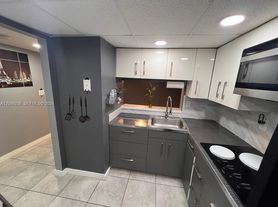488 NW 165th Street Rd