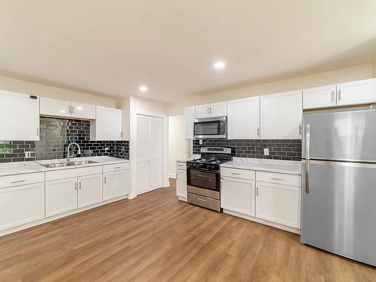 384 Sassafras Dr — Photo 6