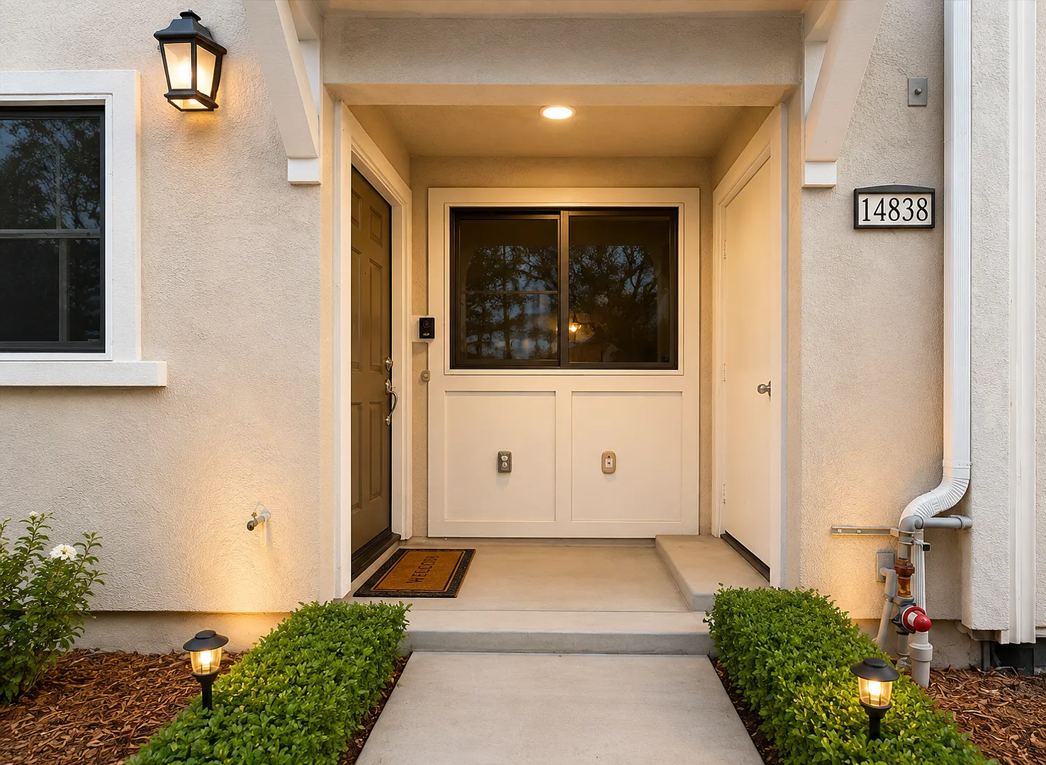 Modern 3-Bedroom Townhome With 2-Car Garage In Gated Community — Photo 2