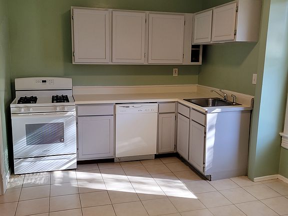 5th image of 4212 Wyoming St
