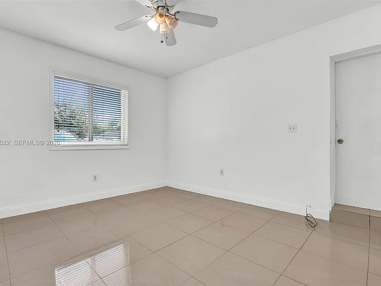 437 Swan Ave — Photo 15