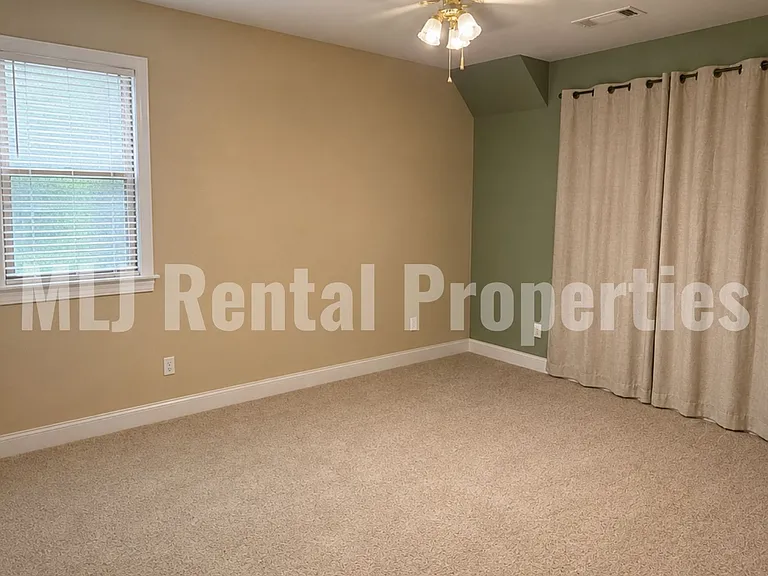 5881 S Irvington Ave — Photo 32