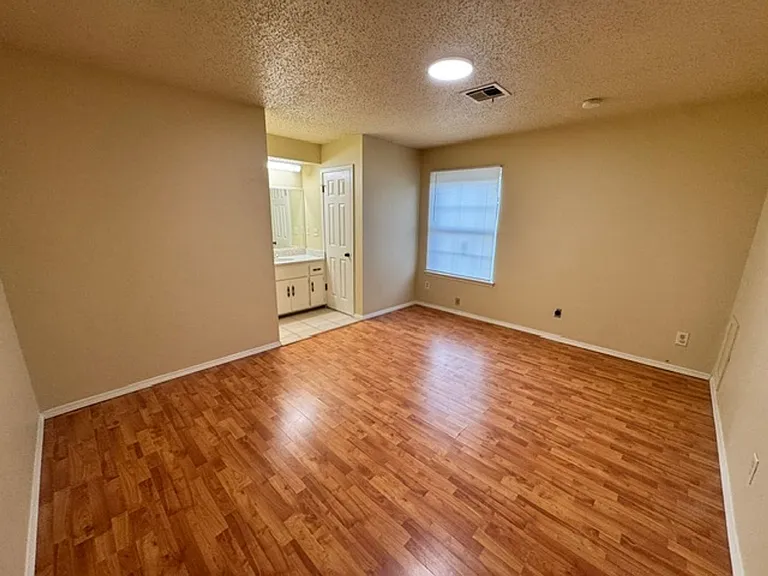 1004 Penn Ln — Photo 6