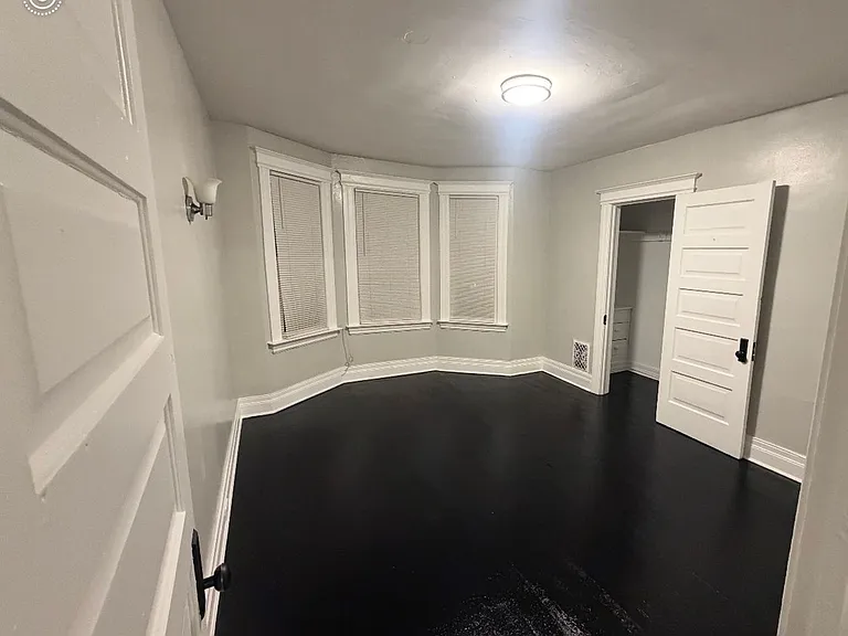 2224 Helen St — Photo 10