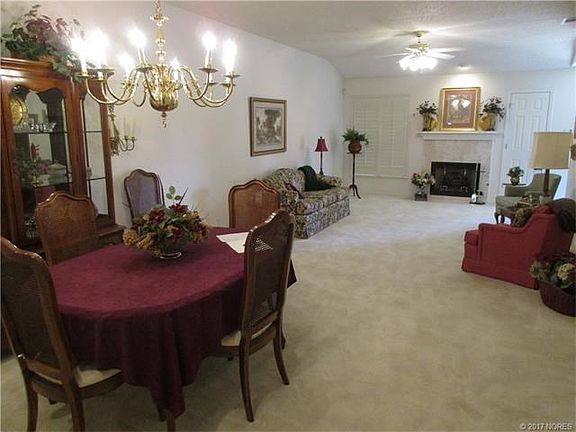 Living room and dining room large and comfortable