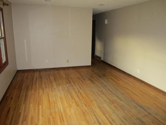 4th image of 42 120th Ln NE