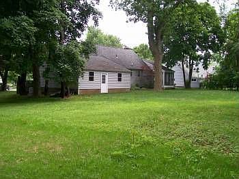 2nd image of 119 Borden St