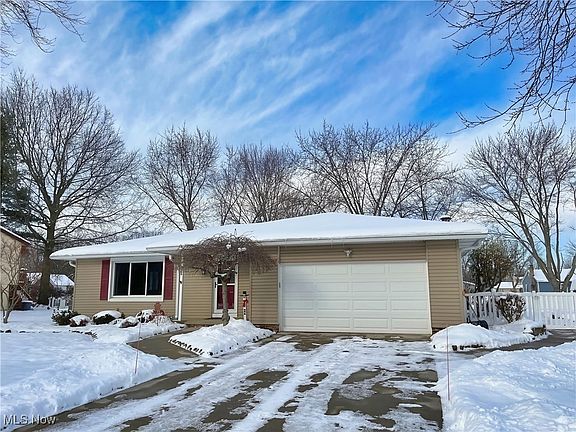 2nd image of 903 Sherwood Dr