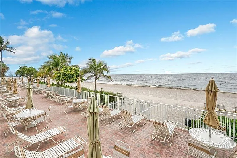 2 bed, 2.0 bath, 1350 sqft, $3,300 — Photo 3